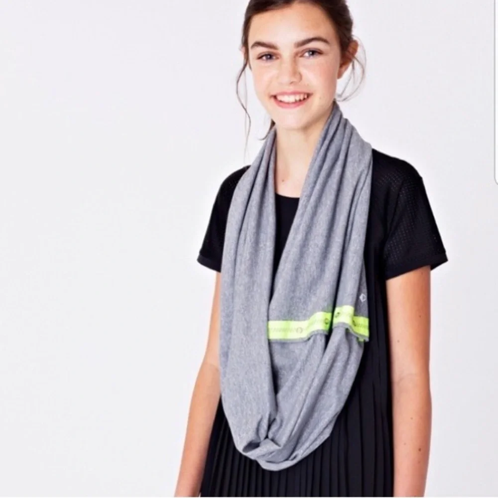 (A4) Ivivva By Lululemon Village Chill Scarf Snap Infinity Gray‎ Green One Size